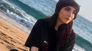 Condanna a morte per un post social: l’Iran emette la pena capitale contro la 23enne Najmeh Amini