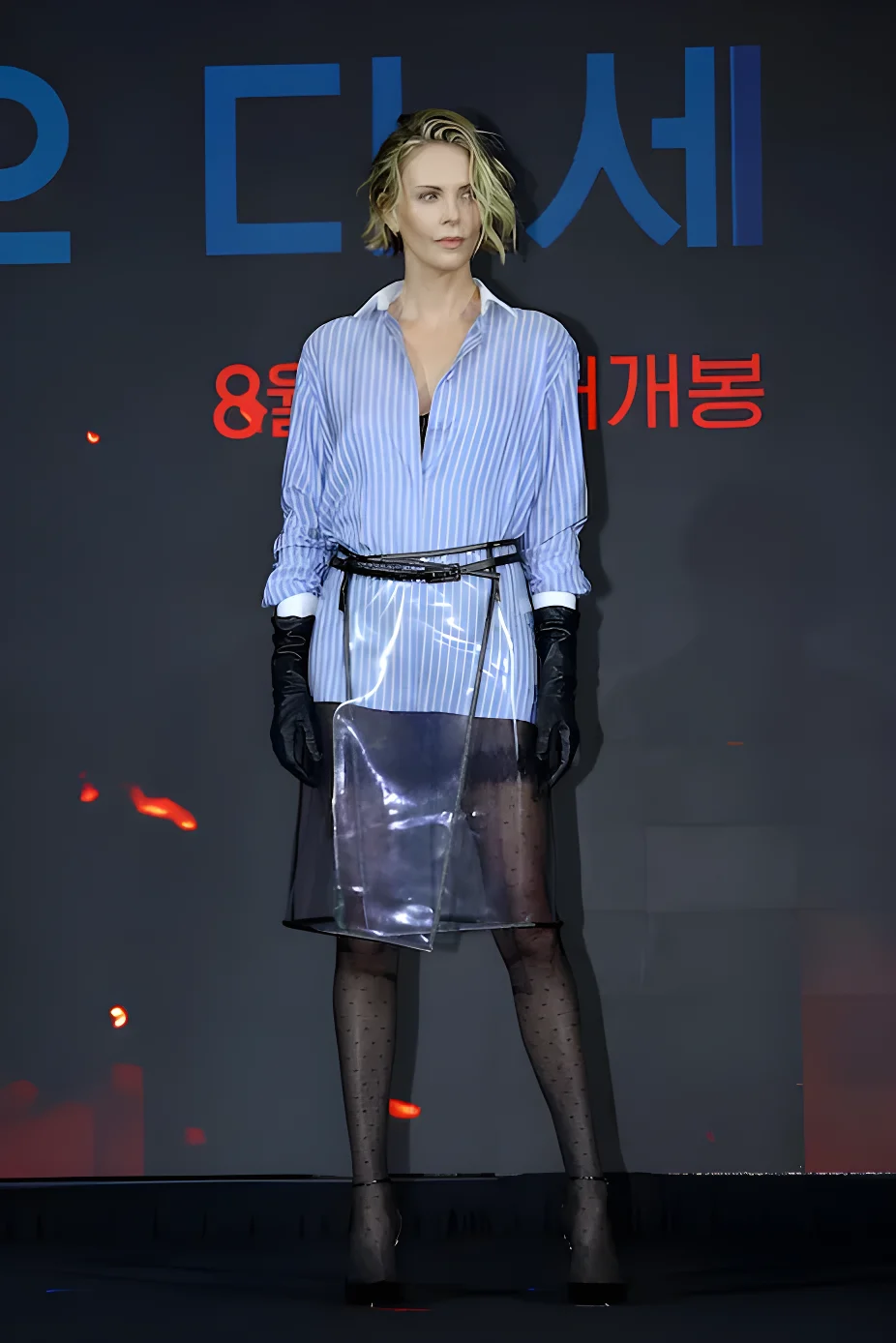 Look di Charlize Theron alla presentazione di The Odyssey