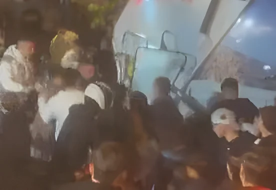 Napoli, pestaggio choc in piazza Vanvitelli: identificati dieci giovani del branco