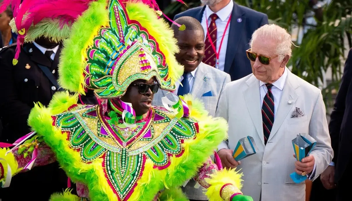 Re Carlo III balla al ritmo del Junkanoo